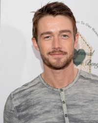 Robert Buckley